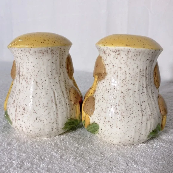 Vintage Arnels Ceramic Mushroom Salt & Pepper Shakers - Picture 3 of 10
